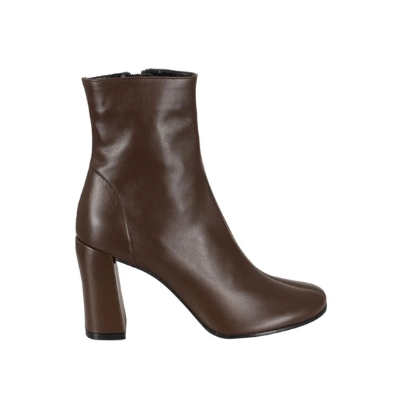 BY FAR
Vlada Bear Bootie Nappa Leather Size 8 - Picture 2 of 9